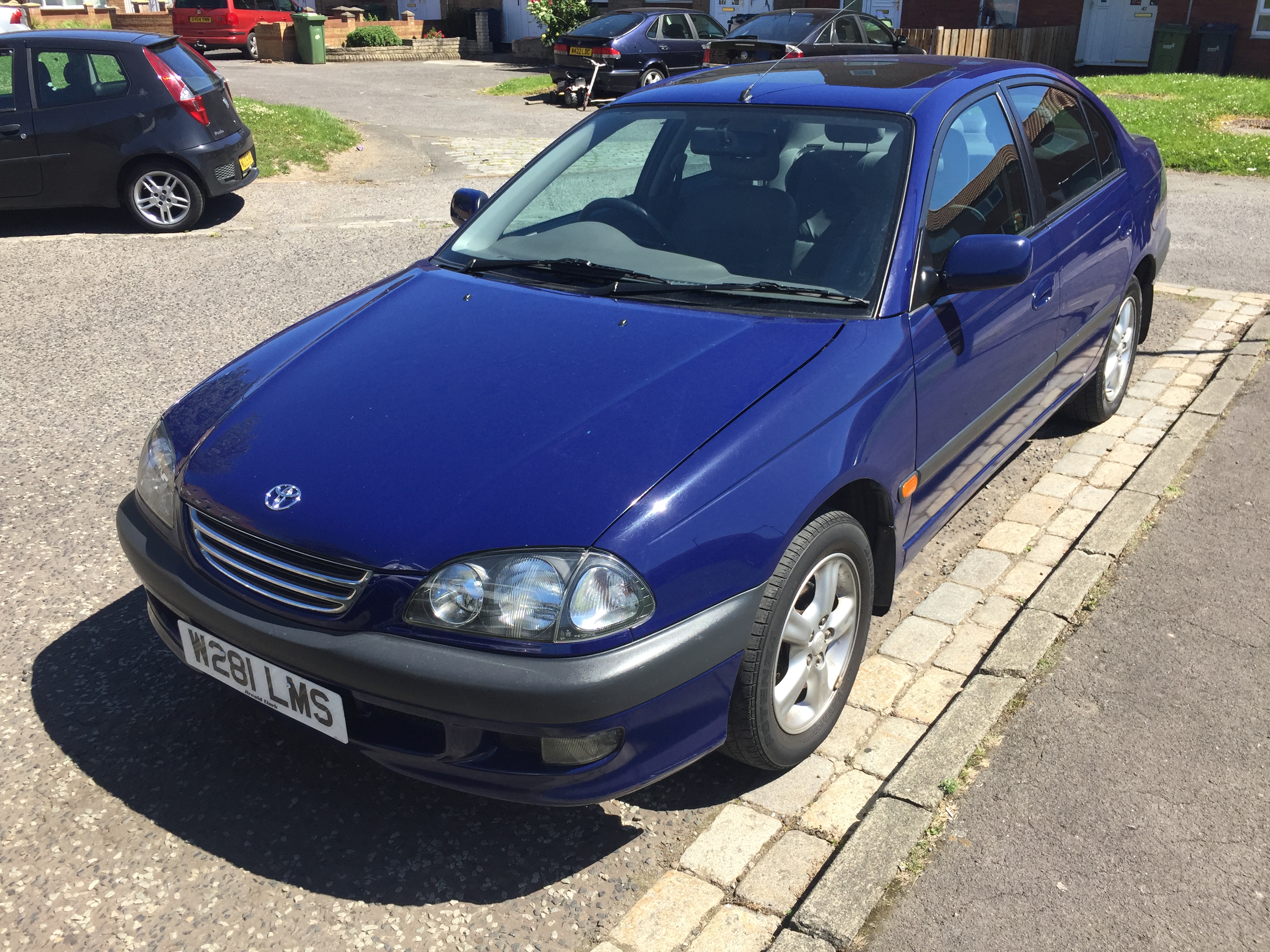 Blue Toyota Avensis 1.8 CDX