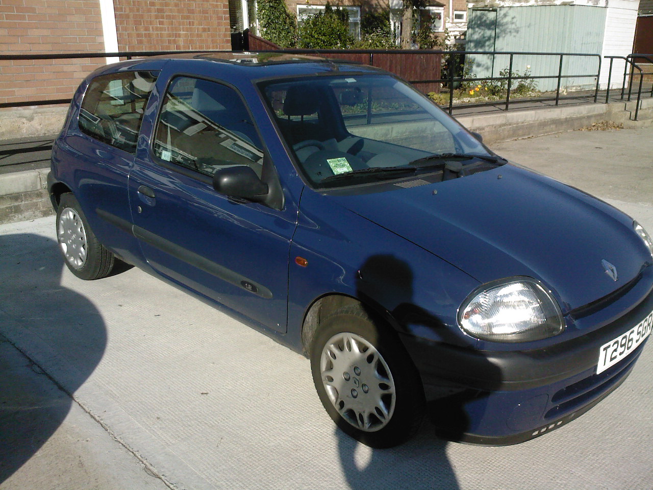 Blue Renault Clio 1.2 RN Grande